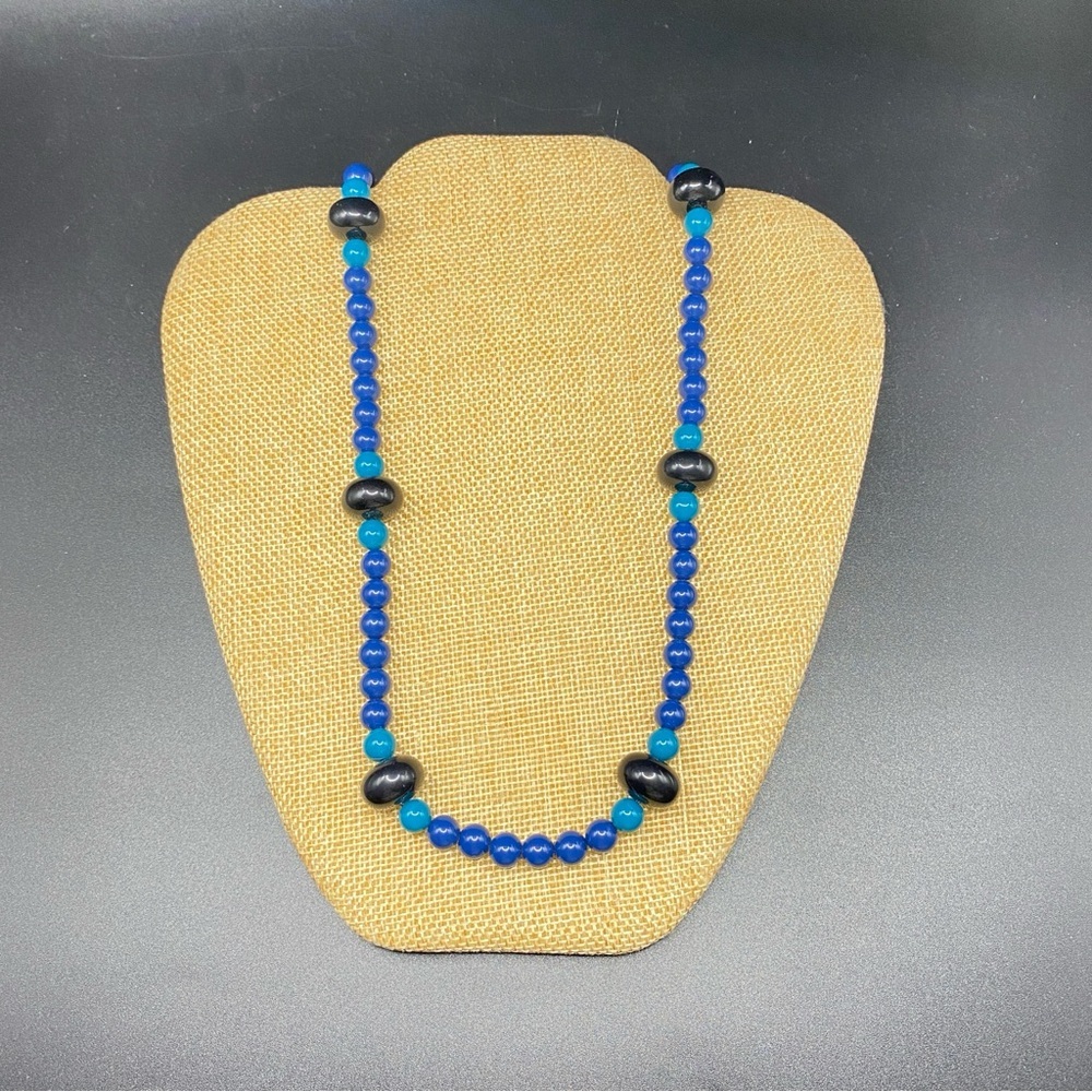 TRIFARI Vintage Lucite Necklace Navy Blue Black Beads Granny Core - Picture 4 of 11